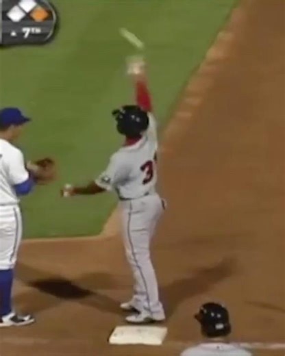 The baserunner catches the pick off throw! 🤣