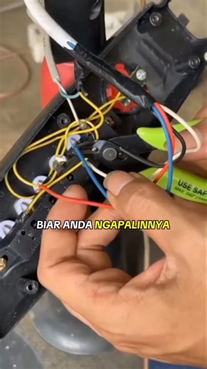 1.4M views · 14K reactions | Hai teman teman hari ini saya akan bagikan ilmu cara memperbaiki kipas angin cosmos muter lemah lakukan ini,jangan lupa dilike dan di share ya teman teman semoga bermanfaat #andretatum #andretatumservis #marsyatehnik #fbpro #kipas | Andre Tatum Service | Facebook