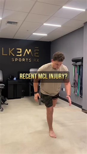🚨 Follow @alkemesportsrx 🚨 EARLY STAGE MCL SPRAIN? STABILIZE FIRST - DON'T RUSH THE BEND 🧠🦵🏽 In the early phase of MCL rehab, movement control matters more than mobility. Too much knee flexion too soon = unnecessary stress on healing tissue. That's where isometrics come in: ✅ Reduce pain with controlled tension ✅ Preserve quad, adductor & hamstring strength ✅ Promote joint stability ✅ Avoid valgus stress to the medial knee Try this: Single-Leg RDL with Lateral Band Resistance The band pulls