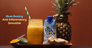 論 BLOAT-BUSTER Smoothie! 5 ingredients : Turmeric, Cucumber, Ginger, Pineapple + Vita Coco 便 Easy peasy recipe! ✨ | Vita Coco | Facebook