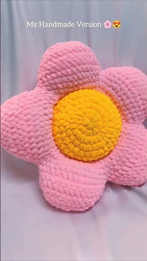 Want to crochet this chunky flower pillow? 🌸🧶#crochettutorial #flowerpillow #handmade #handmade #diy
