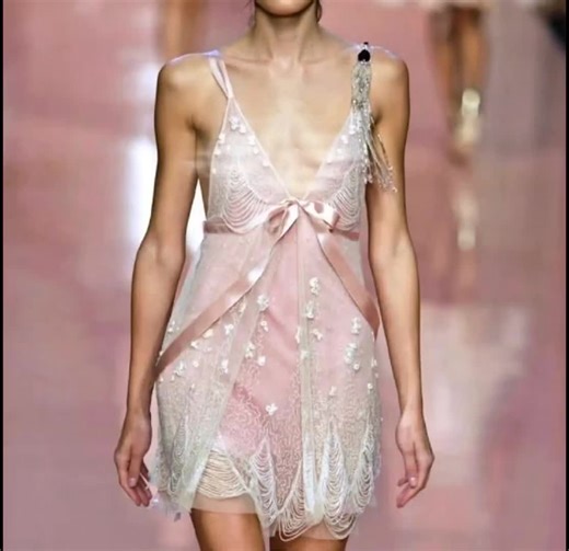 Blumarine SS04: A Captivating Fashion Journey