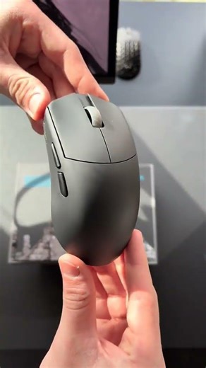 This is the Lamzu Maya x Black edition. Thanks to @studio_CTRL . #techtok #setup #mouse #fyp