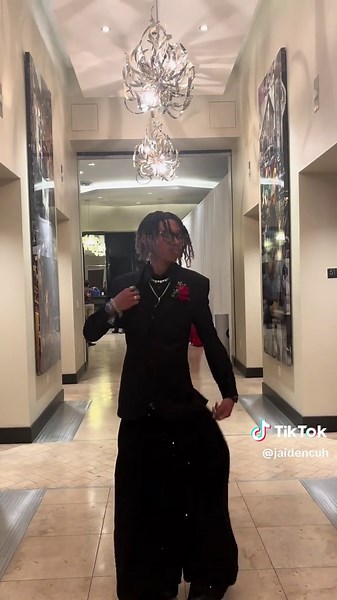 Stunning Formal Outfits for Your Prom Night