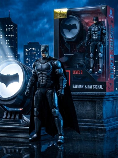 the crowdfunded Justice League Snyder Batman with bat signal, is this the best Batman in the entire line? #DCMultiverse #McFarlaneToys #DCMultiverseFigures #DCActionFigures #McFarlaneMultiverse