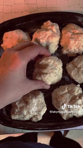Homemade Gravy and Biscuits Recipe for a Cozy Appalachian Morning