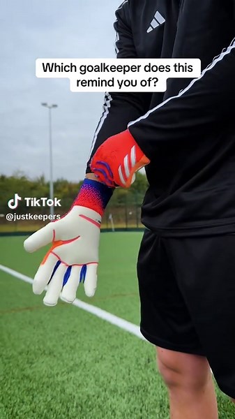 Long Sleeve Over Gloves Trend for Goalkeepers