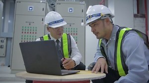 Engineer Concept 4k Resolution Employee Checking 库存影片视频（100% 免版税）1064568109 | Shutterstock