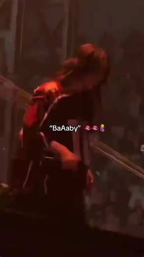 Billie Eilish Announces Pregnancy During Tour