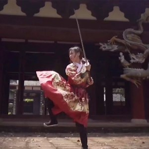 Young Chinese kung fu master Lingyun demonstrates how to wield miaodao saber, a two-handed cold weapon used on the ancient battlefields of China. With a narrow blade up to 1.6 meters (5.2 feet) in length, it has a history of more than a thousand years and has been recognized as an intangible cultural heritage of China. #FunChina | China Plus Culture
