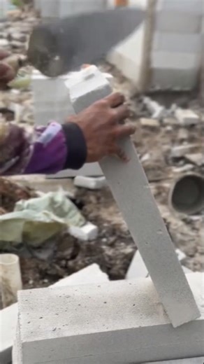 Unbelievable Axe Skills! Cutting AAC Blocks Like a Pro!