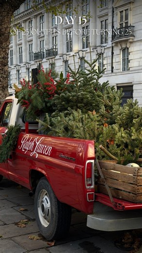 Hannah Hart | Day 15 of 25 outfits before I turn 25🤍 Who can spot the bow make its way further & further down the tree and then to the floor🫠 Anyway a... | Instagram