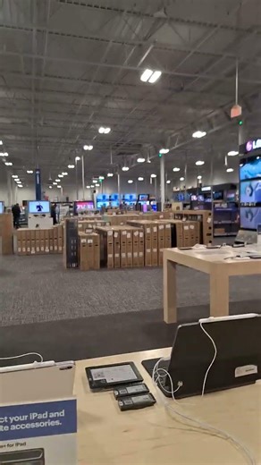 I hacked into a best buy tv