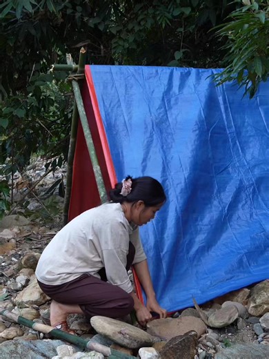 Single mother and baby - catching giant fish and making dried fish #Singlemomlife #videocatchfish #videofull