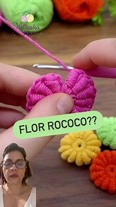 Miren que buena manera de hacer esta linda flor tejida a crochet. Así como se hace el tejido rococo, ya donde las podemos poner es otro tema ya que quedan bien en cualquier prenda.#florrococô #florrococó #florrococórosa #florrococo💖 #florrococo🌹 | Nathasha Yarn