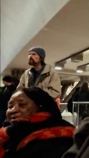 Bubbling Ripping Fart At Berlin HBF #fart #fartprank #prank