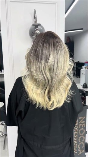 Yıpranmış ve sert geçişli ombreyi, daha doğal ve canlı hale getirdik 🤍 #ombre #izmir #kuaför