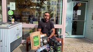 Ich präsentiere euch das Koala Franchise System - "Dein eigener Koala Store" direkt aus unserem Store in Berlin Friedrichshain. Ab jetzt könnt ihr euren eigenen Koala Store in eurer Stadt eröffnen. Schickt uns einfach eine Email an: b2b@koala-cbd.de und bewerbt euch für einen Koala CBD Store in eurer Stadt. Profitiert jetzt von einem stetig wachsenden CBD Markt und eröffnet euren eigenen Store. Schreibt in die Kommentare in welcher Stadt unbedingt ein Koala CBD Store eröffnen soll.🐨🐨🐨 Koala C