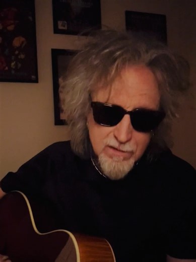 🎤 Johnny Indovina tells us about his experience making Human Drama's first record for a major label. Hopes Prayers Dreams Heart Soul Mind Love Life Death was released in 1988 on RCA/BMG Music.