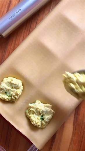 Our RavioliTablet is an irreplaceable ally in the kitchen; quick, practical, and super easy to use! ❤️ @mulimassasartesanais #marcato #acquafarinamarcato #yourfoodstories #makepastanotwar #pastalover | Marcato Pasta Machines