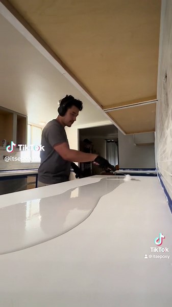 White and gray epoxy countertops, full gloss for this one 🙌 #epoxy #asmr #tiktokviral #fypage #fyp #viral #epoxycountertops #itsepoxy #stonecoatcountertops #diy