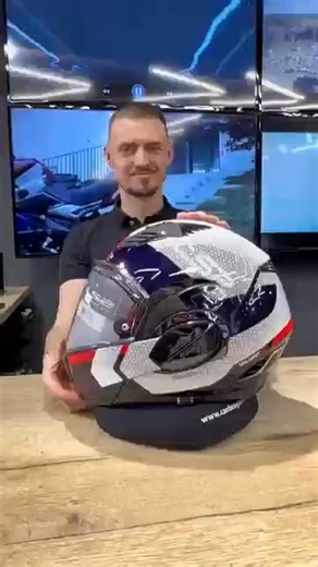 🔥 LS2 Explorer X Helmet: Ride Bold, Ride Safe! 🏍💨 Engineered with an ultra-light HPFC composite shell for superior protection and comfort. ✅ 180º flip-up chin guard for total versatility. ✅ Designed for all terrains and every season. Adventure starts here — gear up and go! 🏁 | Melvin Cook