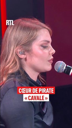 Coeur de pirate - "Cavale" live in Le Grand Studio RTL