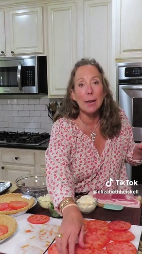 Tomato Pie Recipe with Bacon and Cheesy Filling