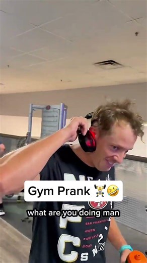 🤣 Laser pointer gym prank #fyp #funnyvideos #explore #fypシ #gym