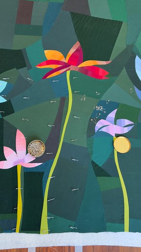 ✨ A little behind-the-scenes of Seeds of Freedom ✨ Here’s a quick peek at my basting process — fast-forwarded, of course! I always use safety pins for basting because they keep everything stable, secure, and ready for quilting without shifting. It’s one of those meditative stages where the quilt begins to feel real… where all the layers come together and you can already sense the movement, the colors, and the energy taking shape. Seeds of Freedom has been such a meaningful piece for me — inspire