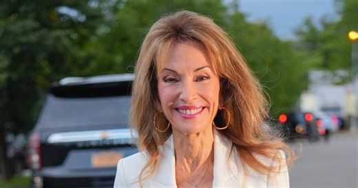 Susan Lucci Defies Aging in Latest Gorgeous Photo at U.S. Open