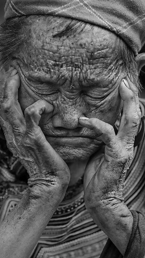 WOMEN EMPOWERMENT | DATA | GENDER EQUALITY | FEMINISM on Instagram: "That Something’s Gotta Give scene where Zoey names the double standard? It’s not just “Hollywood being Hollywood” — it’s how aging gets gendered: men stay “eligible,” women get treated like expired yogurt. 🙃🎬 Dating apps back it up: 📩 OkCupid analysis of 10M+ “successful” straight conversations found 61% were between an older man + younger woman. And by age 55, men sent more than half their messages to women 8+ years younger