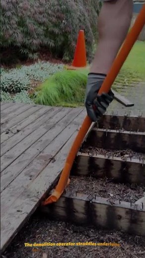 Manual 44-Inch Deck Wrecker Bar Tool Automatically Prying Weathered Lumber Planks