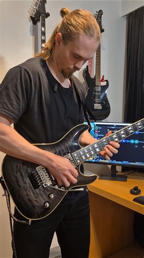 Joulun Sanoma @j.palmroosofficial joulukalenterin 4. luukussa