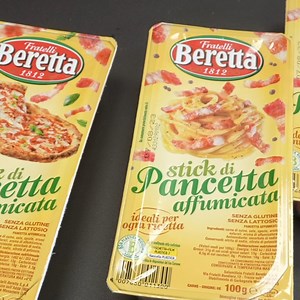Oggi parte la sfida tra le più golose mai viste prima: pancetta affumicata VS pancetta dolce 🥓 Si comincia con una tartare di manzo, olive, maionese homemade alle erbe e stick di pancetta affumicata!! Per gli amanti della tartare sarà un’esperienza super 😋 #FratelliBeretta #ASRM #FoodContest #PagellePadelle | Fratelli Beretta