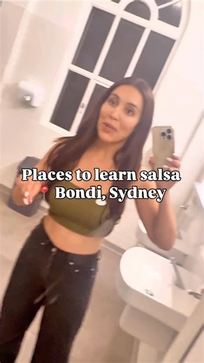 Currently finding all the places to dance salsa! Here’s one with Paco 🇵🇪 🇦🇺 at Bondi Pavillion , Sydney Australia. @feelfree.experience | I am Amiga Mía