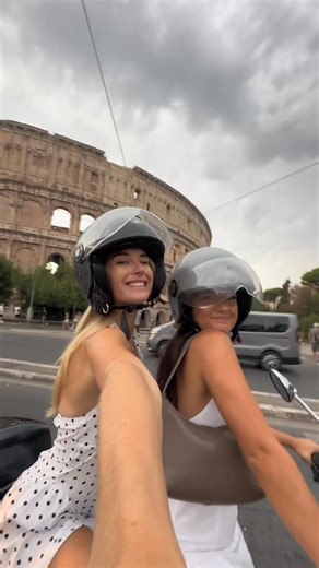 Checked out at 10, flight at 9? We’ll hold your bags. Get secure storage right where you need it with Bounce. | Bounce