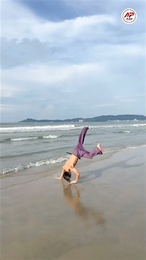 Insane Beach Flip Stunt! 🌊🔥 Amazing Acrobatics on the Sand #Shorts