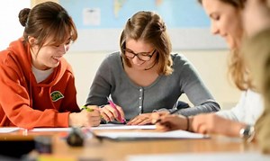 Full-Time General English Course | Study in England | LSI/IH Portsmouth