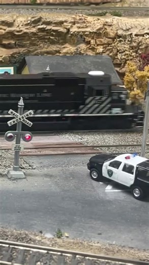 PHL SD40 leads a short freight#modelrailroad #railroad #train #traintok #freighttrain