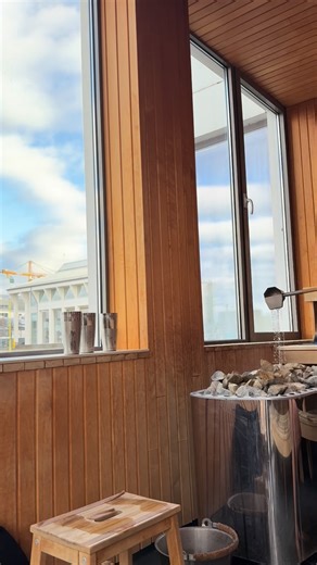 HOT N’ COLD NORDHAVN on Instagram: "Damp, duft og dybe åndedrag 🪭🌊 – velkommen til vores helle. #saunagus #vinterbadning #nordhavn #wellness #sauna"