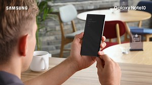 Pronto in qualsiasi momento. Con #GalaxyNote10 prendi appunti quando vuoi senza dover sbloccare lo schermo. 😎 | Samsung