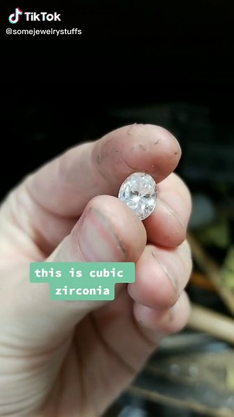 Cubic Zirconia vs Diamond: Understanding Gemstones