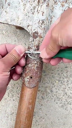 technique for tying screw handles using wire rope and a screwdriver