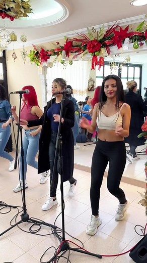 Respuesta a @cesarjimenez4227 Somos mujeres capaces, con mucho por aprender, pero con mucho amor a la música. Para los que nos apoyan, mil gracias ❤️🍭✨ #orquestacaramelo #ladanzadelachiva #cumbia