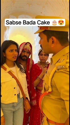 Sabse Bada Cake| Giant cake spotted couples| #giantcake #cake #shortsfeed #food #shortsfeed #cakes