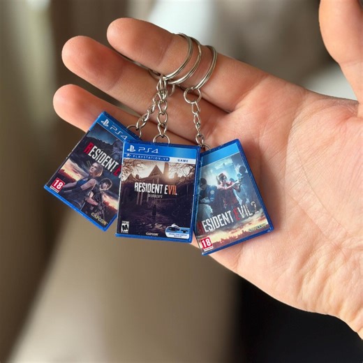 Resident Evil PS4 Game Case Keychain – RE7 Biohazard, RE2 Remake, RE3 Remake – Mini Playstation Gamer Gift - Etsy