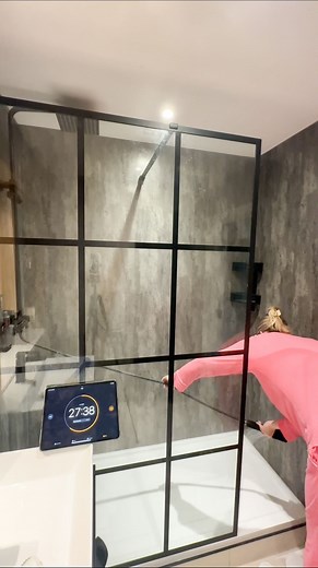 654K views · 4.1K reactions | The LAST Wednesday one hour speed clean in the black bathroom ✨ #speedcleaning #cleaningmotivation #cleaningvlog #satisfyingcleaning #cleaning #apartmentcleaning #cleanwithme #cleaninghacks | Roo’s Home | Facebook