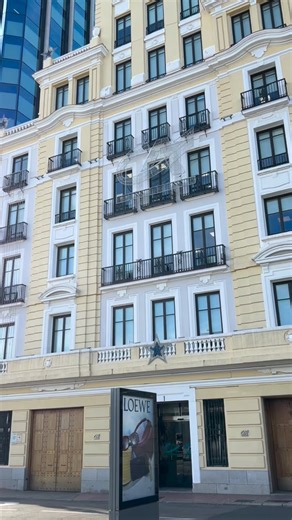 Plaza de Colón: Where Imperial Memory Meets Modern Majesty in the Heart of Madrid - December 24, 2025 Rising with dignified confidence at one of Madrid’s most illustrious crossroads, Plaza de Colón stands as a ceremonial threshold between Spain’s classical grandeur and its bold modern ambition. Situated at the elegant intersection of Paseo de la Castellana, Paseo de Recoletos, Calle de Génova, and the nearby arteries of Serrano and Goya, this plaza is not merely a place—it is a statement. Here, 