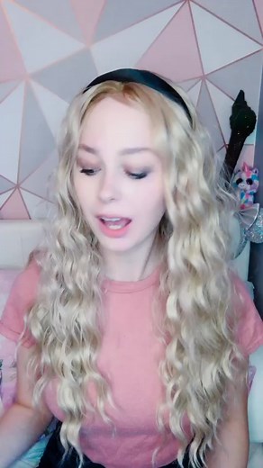 Reuniting with the Wizards of Waverly Place | Selena Gomez Necklace Incident